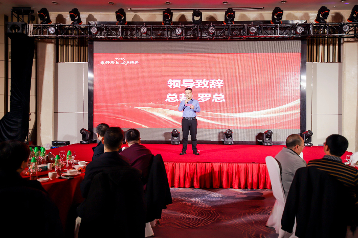 罗总.jpg 罗总.jpg